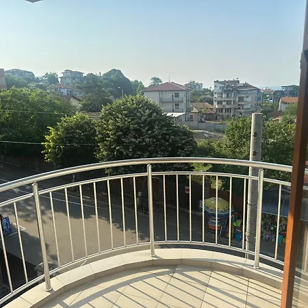 Pensión Karavida Sinemoretz