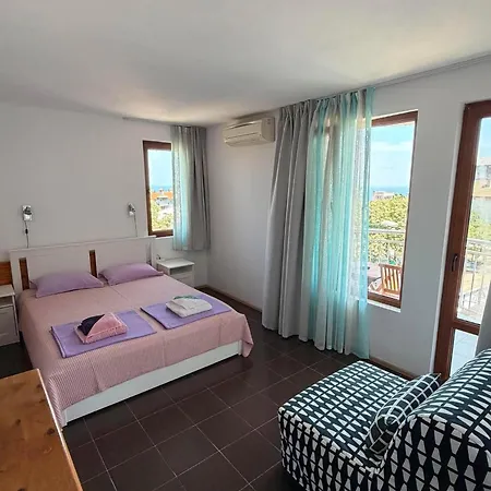 Karavida 3*