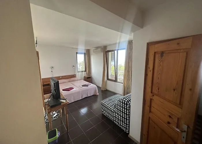 Karavida Pensión 3*